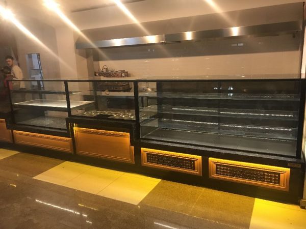 Pasta ve Ekmek teşhir ünitesi